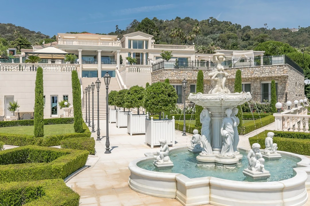 1680597260-Luxury Real estate rent Cannes Sky fountain.webp